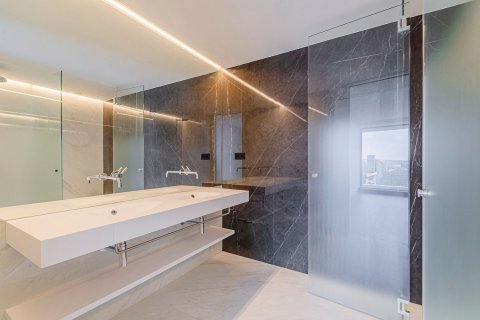 Apartamento de 3 dormitorios en venta en Barcelona, Cataluña, Spain № 3598 - foto 12