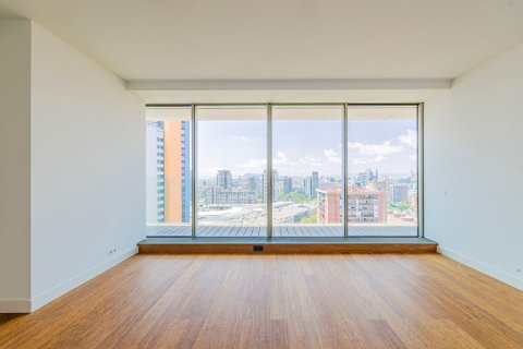 Apartamento de 3 dormitorios en venta en Barcelona, Cataluña, Spain № 3598 - foto 5