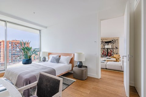 Apartamento de 3 dormitorios en venta en Barcelona, Cataluña, Spain № 3600 - foto 3