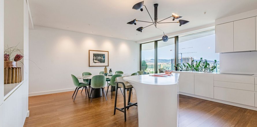 Apartamento de 3 dormitorios en venta en Barcelona, Cataluña, Spain № 3600