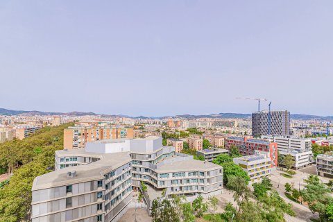 Apartamento de 3 dormitorios en venta en Barcelona, Cataluña, Spain № 3600 - foto 8