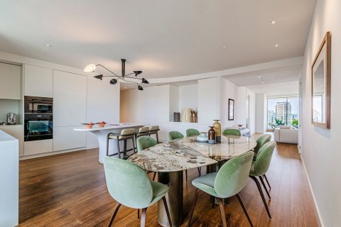Apartamento de 3 dormitorios en venta en Barcelona, Cataluña, Spain № 3600 - foto 2
