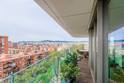 Apartamento de 3 dormitorios en venta en Barcelona, Cataluña, Spain № 3600 - foto 30