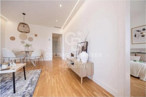 Apartamento de 3 dormitorios en venta en Barcelona, Cataluña, Spain № 7943 - foto 18