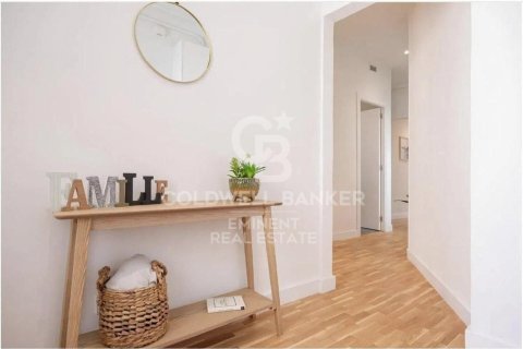 Apartamento de 3 dormitorios en venta en Barcelona, Cataluña, Spain № 7943 - foto 4
