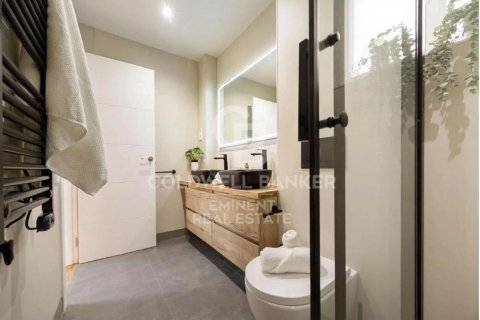 Apartamento de 3 dormitorios en venta en Barcelona, Cataluña, Spain № 7943 - foto 12