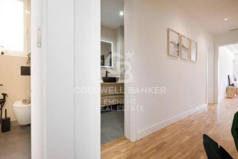 Apartamento de 3 dormitorios en venta en Barcelona, Cataluña, Spain № 7943 - foto 2
