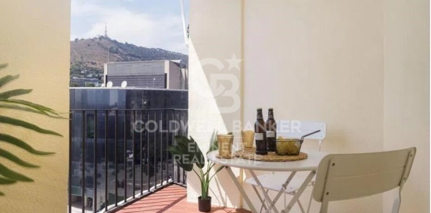 Apartamento de 3 dormitorios en venta en Barcelona, Cataluña, Spain № 7943