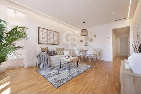 Apartamento de 3 dormitorios en venta en Barcelona, Cataluña, Spain № 7943 - foto 23