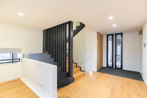 Сasa de 6 dormitorios en venta en Barcelona, Cataluña, Spain № 1533 - foto 5