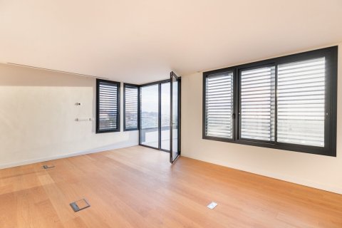 Сasa de 6 dormitorios en venta en Barcelona, Cataluña, Spain № 1533 - foto 11
