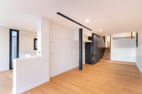 Сasa de 6 dormitorios en venta en Barcelona, Cataluña, Spain № 1533 - foto 6