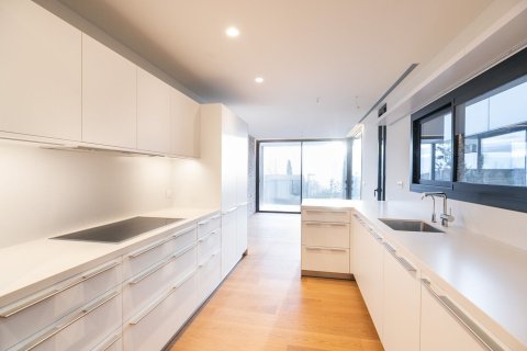 Сasa de 6 dormitorios en venta en Barcelona, Cataluña, Spain № 1533 - foto 9