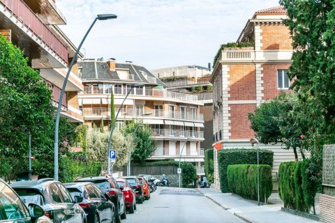 Apartamento de 5 dormitorios en venta en Barcelona, Cataluña, Spain № 1535 - foto 11