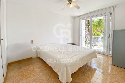 Apartamento de 2 dormitorios en venta en Roses, Gerona, Cataluña, Spain № 7768 - foto 17