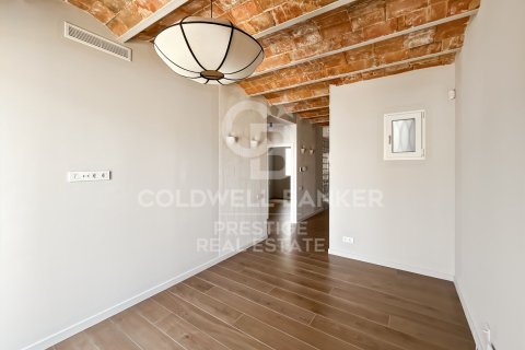 Ático de 2 dormitorios en venta en Barcelona, Cataluña, Spain № 7771 - foto 17