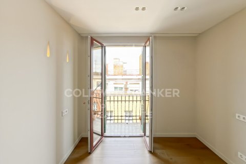 Ático de 2 dormitorios en venta en Barcelona, Cataluña, Spain № 7771 - foto 10