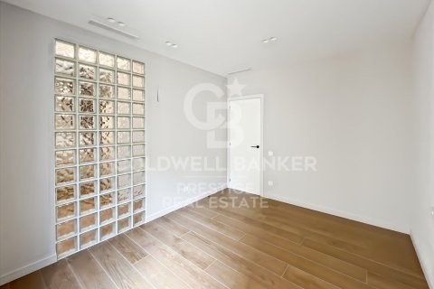 Ático de 2 dormitorios en venta en Barcelona, Cataluña, Spain № 7771 - foto 2