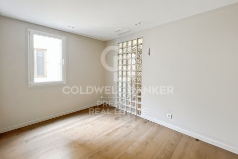 Ático de 2 dormitorios en venta en Barcelona, Cataluña, Spain № 7771 - foto 4