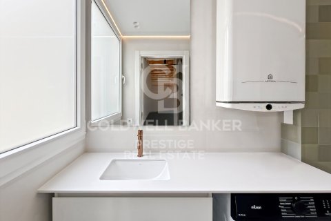 Ático de 2 dormitorios en venta en Barcelona, Cataluña, Spain № 7771 - foto 7