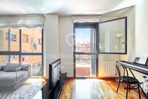 Apartamento de 2 dormitorios en venta en Barcelona, Cataluña, Spain № 7770 - foto 23