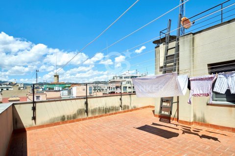Apartamento de 2 dormitorios en venta en Barcelona, Cataluña, Spain № 7770 - foto 4