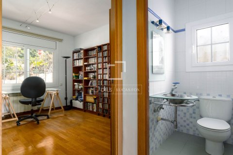 Villa de 5 dormitorios en venta en Premia De Dalt, Barcelona, Cataluña, Spain № 3924 - foto 15