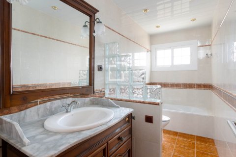 Villa de 5 dormitorios en venta en Premia De Dalt, Barcelona, Cataluña, Spain № 3924 - foto 21
