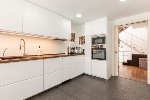 Villa de 6 dormitorios en venta en Sant Cugat del Vallès, Barcelona, Cataluña, Spain № 3923 - foto 12