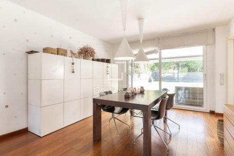 Villa de 6 dormitorios en venta en Sant Cugat del Vallès, Barcelona, Cataluña, Spain № 3923 - foto 3