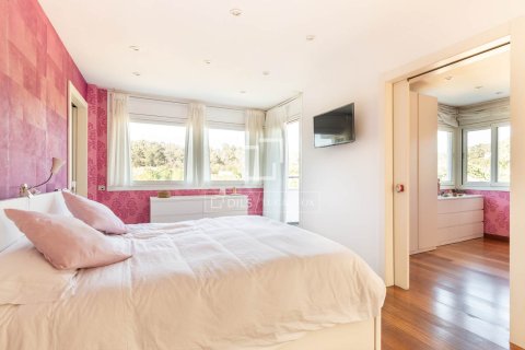 Villa de 6 dormitorios en venta en Sant Cugat del Vallès, Barcelona, Cataluña, Spain № 3923 - foto 25