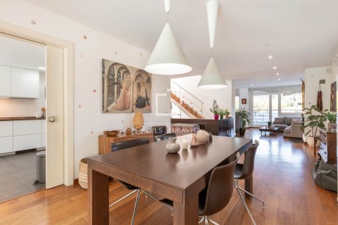 Villa de 6 dormitorios en venta en Sant Cugat del Vallès, Barcelona, Cataluña, Spain № 3923 - foto 4