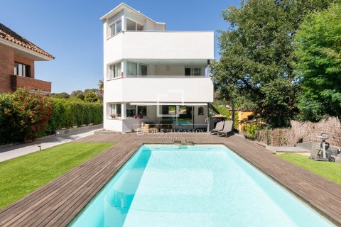 Villa de 6 dormitorios en venta en Sant Cugat del Vallès, Barcelona, Cataluña, Spain № 3923