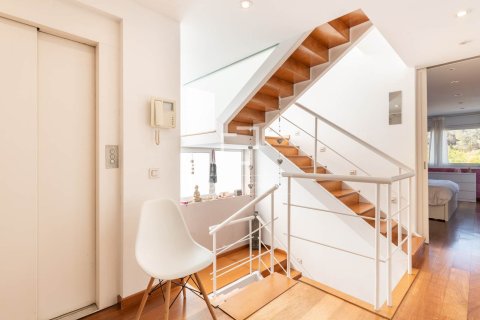 Villa de 6 dormitorios en venta en Sant Cugat del Vallès, Barcelona, Cataluña, Spain № 3923 - foto 30