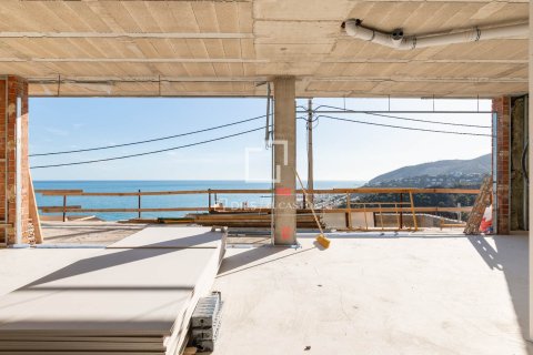 Villa de 4 dormitorios en venta en Castelldefels, Barcelona, Cataluña, Spain № 3925 - foto 6