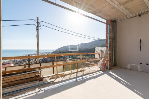 Villa de 4 dormitorios en venta en Castelldefels, Barcelona, Cataluña, Spain № 3925 - foto 3