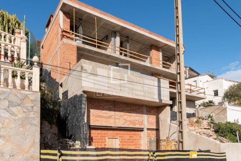 Villa de 4 dormitorios en venta en Castelldefels, Barcelona, Cataluña, Spain № 3925 - foto 14
