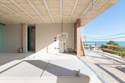 Villa de 4 dormitorios en venta en Castelldefels, Barcelona, Cataluña, Spain № 3925 - foto 11