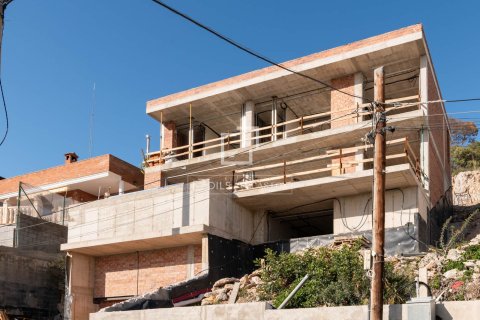 Villa de 4 dormitorios en venta en Castelldefels, Barcelona, Cataluña, Spain № 3925 - foto 12