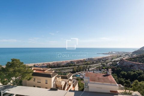 Villa de 4 dormitorios en venta en Castelldefels, Barcelona, Cataluña, Spain № 3925