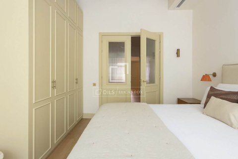 Apartamento de 3 dormitorios en venta en Barcelona, Cataluña, Spain № 3766 - foto 17