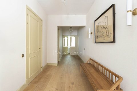 Apartamento de 3 dormitorios en venta en Barcelona, Cataluña, Spain № 3766 - foto 5