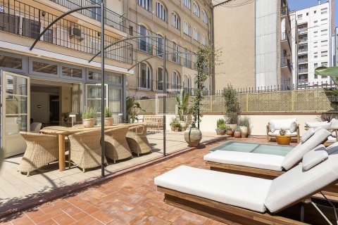 Apartamento de 3 dormitorios en venta en Barcelona, Cataluña, Spain № 3766