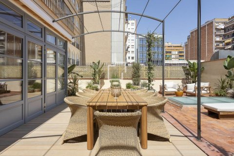 Apartamento de 3 dormitorios en venta en Barcelona, Cataluña, Spain № 3766 - foto 2