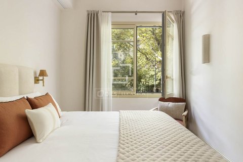Apartamento de 3 dormitorios en venta en Barcelona, Cataluña, Spain № 3766 - foto 14
