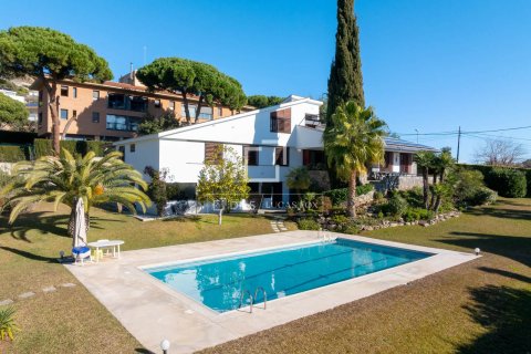 Villa de 5 dormitorios en venta en Tiana, Barcelona, Cataluña, Spain № 3764 - foto 2
