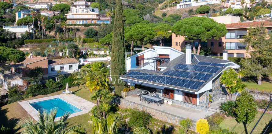 Villa de 5 dormitorios en venta en Tiana, Barcelona, Cataluña, Spain № 3764