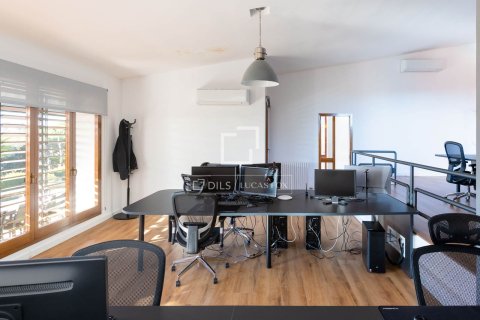 Villa de 5 dormitorios en venta en Tiana, Barcelona, Cataluña, Spain № 3764 - foto 10