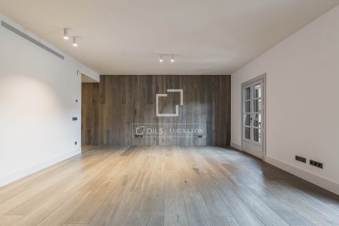 Купить квартиру в Барселона, Испания с 2 спальни, 90м², № 4211 - фото 3