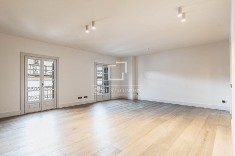 Купить квартиру в Барселона, Испания с 2 спальни, 90м², № 4211 - фото 2